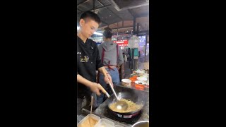 The cooking process for fried rice fried noodles and fried rice vermicelli in Chinese cuisine [upl. by Nawyt283]