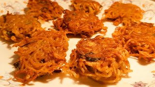 মুচমুচে ফুলকপি ও নুডুলস এর পাকোড়া  Noodles Pakora  Bangla Recipe [upl. by Isleana65]