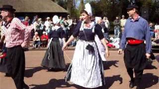 Holland Traditional Dance Santoso [upl. by Ddej209]