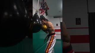 🔥🥊🍐Asalto de golpes curvos en saco de pera🍐🥊🔥 mma kickboxing boxeo boxingtraining [upl. by Ahsikyw]