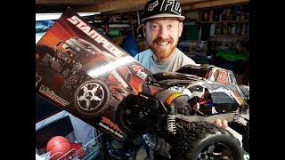 Slash 4X4 Desert Duel  Traxxas Slash 4X4 VXL amp Ultimate [upl. by Yunick]