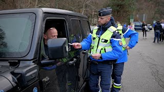 Moûtiers  La gendarmerie mobilisée contre le trafic de stupéfiants en station [upl. by Furie511]