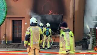 Uitslaande brand legt woning in de as in Beernem [upl. by Ymmik293]