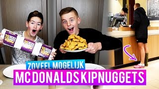 ZOVEEL MOGELIJK MCDONALDS KIPNUGGETS ETEN OP ROZE CROC EN LAARS BESTELLEN [upl. by Heydon]