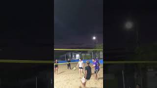 SAQUE NO VÔLEI SÓ UM TAPA volei volleyball [upl. by Quennie930]