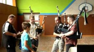 itchy fingers TRAINING BAGPIPES PRACTICE CORNEMUSE PIPE BAND [upl. by Spielman586]