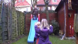 20110312 Kindjes in de tuin op de glijbaanmp4 [upl. by Attenad974]