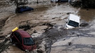 Un mort et plusieurs disparus dans des crues soudaines en Espagne [upl. by Mannos93]