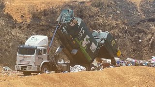 Kyogle Split Truck Unloading Garbage [upl. by Almira169]