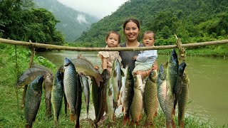 how to catch fish fish trap two days and a rainy night with children  cooking with children [upl. by Zirtaeb]