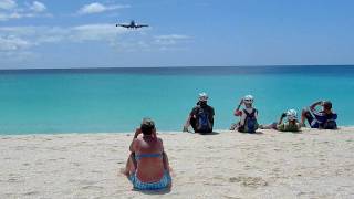 Boeing 747 landing  St Maarten  Maho Beach  20090402 [upl. by Nekal]