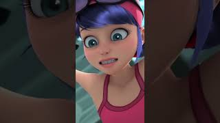 Tirarse a la piscina por amor ¡literalmente ❤️😳  LAS AVENTURAS DE LADYBUG  disneychannelES [upl. by Reggis]