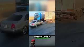 hay que estar atentos en la vía 😱camiones trucks camioneros trailers camion [upl. by Ettenwahs232]