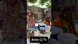 See how good seller put saliva inside her customer food customersafety queuing [upl. by Arika]