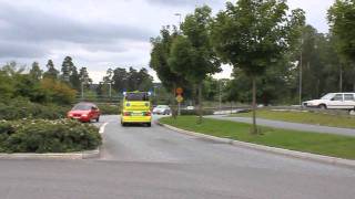 Ambulans utryckning  Swedish ambulance with sirens  Kungsängen [upl. by Dadivitan724]