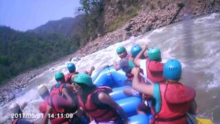 river rafting accident at rishikesh dangerous rapid golf course 21052017 [upl. by Bekaj]