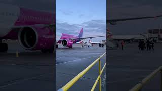 Wizz air at gatwick London 😁🇬🇧🏴󠁧󠁢󠁥󠁮󠁧󠁿 gatwickairport wizzair londonairport [upl. by Lesirg47]