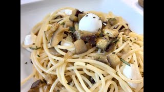 Pasta con sugo di melanzane e mozzarella in padella [upl. by Aseret]