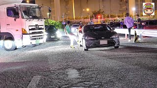 通路に止める86‼️ﾄﾗｯｸが出れない‼️運転手が怒りの蹴り‼️ [upl. by Gimpel]