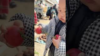 Twins Visit The Market Eating Wherever They Gocutebabyfunnytwins twins life sweetheartviral [upl. by Ardnuhsal]