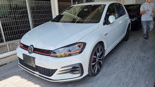 Volkswagen Golf Gti vs Golf R [upl. by Freed]