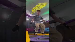 Novi tutorijal je tu Naučite kako da doskočite u sedeći položaj skakaonica trampoline tutorial [upl. by Eniluqcaj]