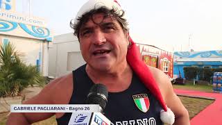 RIMINI Al mare anche dinverno in spiaggia arriva Babbo Natale  VIDEO [upl. by Lyall]