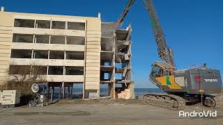 Soulac sur Mer  lavancée de la démolition du bâtiment Le Signal [upl. by Hennebery]