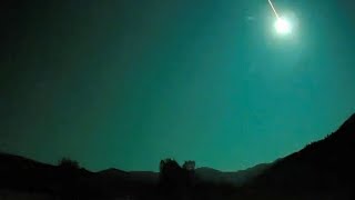 Meteor färbt Nachthimmel über Türkei in grünes Licht [upl. by Howland]