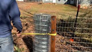 Homemade fence stretcher with 2x4s Works amazing [upl. by Blaze126]