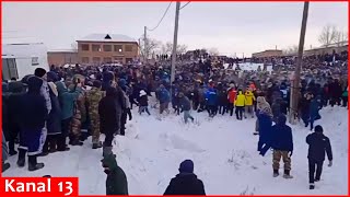 Thousands of residents protested in the Russian republic of Bashkortostan [upl. by Eicyak]