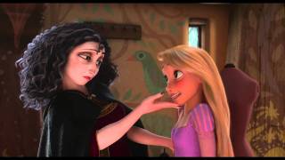 Voici la charmante Mère Gothel  Avec la voix dIsabelle Adjani I Disney [upl. by Namlaz]