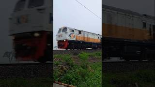 KLB ROMBONGAN BIOFARMAHUJANquot TETAP HUNTING TADI  keretaapi railfansindonesia [upl. by Thisbe]