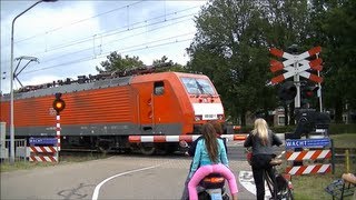 Spoorwegovergang Venlo  Dutch railroad crossing [upl. by Anawahs]