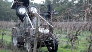 Langlois Vine Stripper with optional Feeder Rods  TATURA ENGINEERING  0408241998 [upl. by Irrehc]