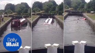 Moment couples narrowboat sinks in 25 seconds at Fobney lock [upl. by Enelear]