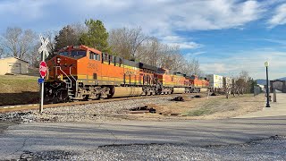 BNSF intermodal heading westbound  Bridgeport Alabama [upl. by Eleen]