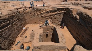 Größtes EinbalsamierungsVersteck Ägyptens Archäologen entdecken 2600 Jahres altes Grab [upl. by Notniuq]