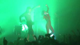 Nathan Barnatt Dances with Yelle [upl. by Enahpets987]