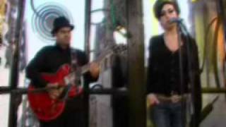 Rehab live TRL in Milano 2007 Full Acoustic  Amy Winehouse [upl. by Fidelis235]