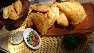 Empanadas bolivianas fritas y de pollo y árabes a la parrilla [upl. by Hardej580]