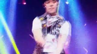 CNCO concert performing Se Vulve loca performance on stage live [upl. by Sosna]