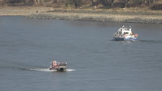 Person auf Bonner Nordbrücke löst Wasserrettungseinsatz aus am 011218 [upl. by Mandie]