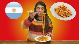 STRANIERI mangiano RAGÙ ITALIANO per la prima volta  thepillow [upl. by Atterahs]