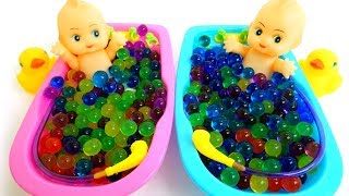 Baby Dolls Bath time Learn Colors with Yellow Ducks [upl. by Alexandro]