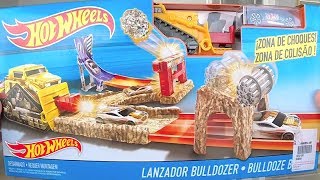 Hot Wheels Pista Lançador Bulldozer Trackset  Carrinhos de Brinquedos [upl. by Irok305]