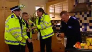 ChuckleVision 21x02  Top Of The Cops 2 of 2 [upl. by Aloysia]