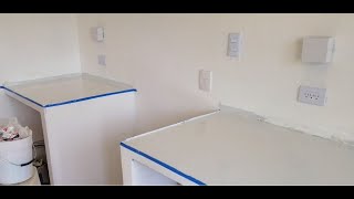 INSTALACION DE PORCELANATO LIQUIDO EN UNA BARRA DE COCINA PARTE 1 [upl. by Bevus]