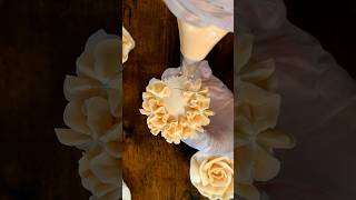 Two Tone Hydrangea TUTORIAL cakedecorating buttercreamflowers buttercream [upl. by Direj725]