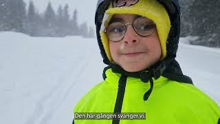 Skidlektion med Samuel – Alpin skidåkning med en synnedsättning Syntolkad [upl. by Annad341]